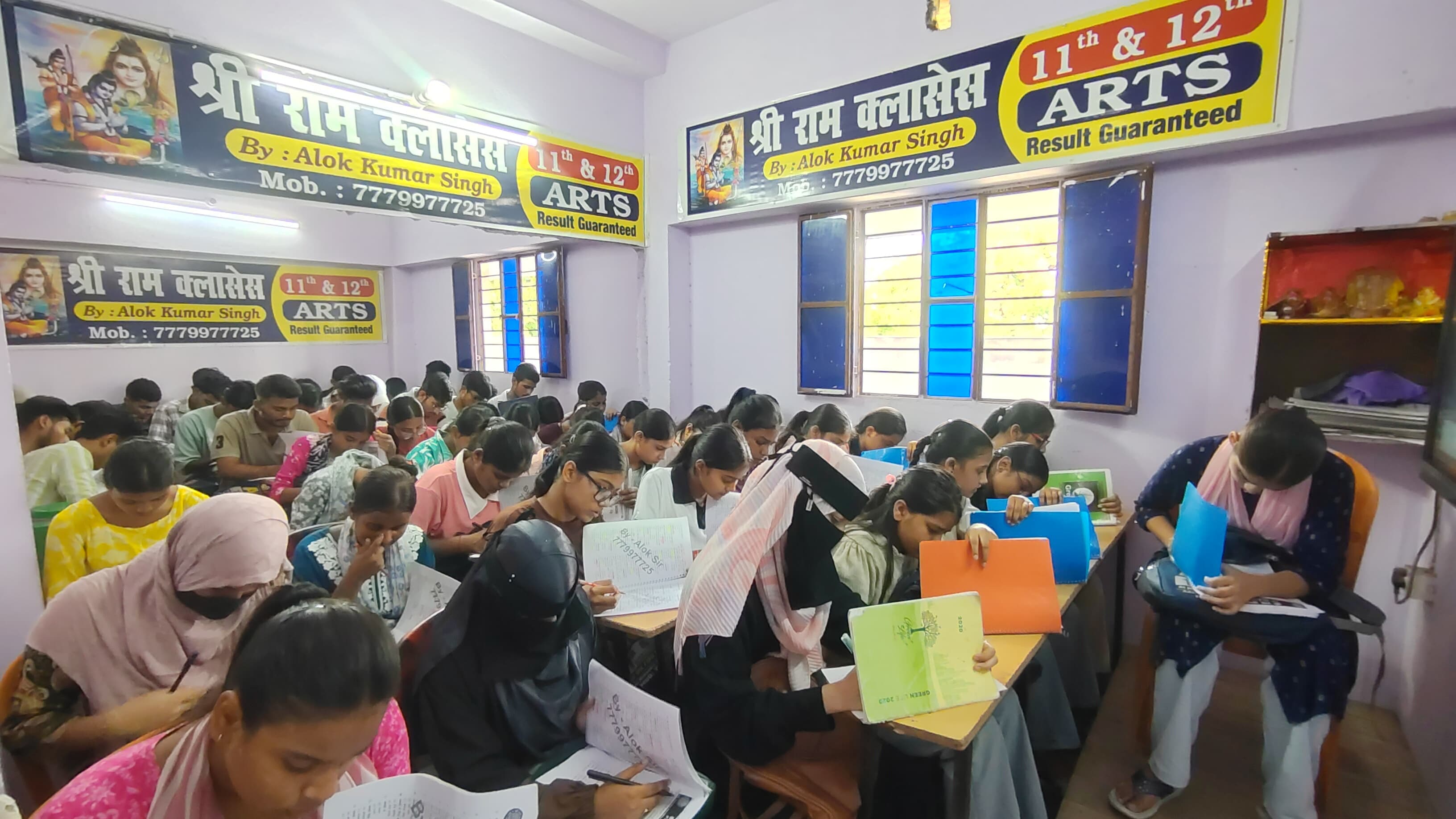 Alok Sir teaching Arts class at Shree Ram Classes Patna